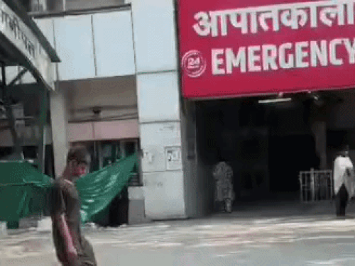 खेत से लौट रहे युवक को लाठी-राड से पीटा:सोनीपत में दो आरोपियों ने तानी पिस्तौल; चेन और ₹50 हजार छीनने का आरोप