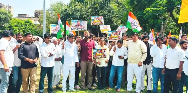 कोटपूतली में कांग्रेस का महासंग्राम : हजारों कार्यकर्ताओं ने किया कलेक्ट्रेट का घेराव, मुख्य चुनाव आयुक्त के इस्तीफे की मांग