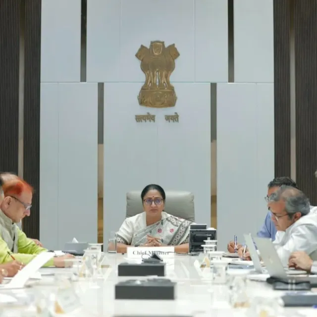 दिल्ली के बाजारों-कॉलोनियों में रात को भी होगी सफाई:त्योहारों से पहले कूड़े के ढेर हटाने के निर्देश, जरूरत पड़ने पर अतिरिक्त सफाई कर्मचारी होंगे तैनात