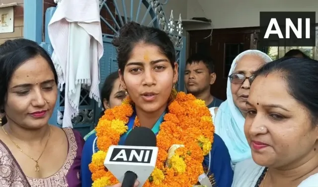 चीन को हराकर इतिहास रचने वाली Ishika Sambharwal का भिवानी में खास स्वागत