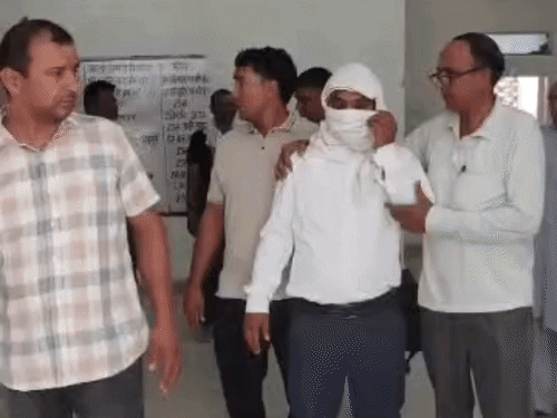 ₹90 हजार रिश्वत लेता पटवारी गिरफ्तार:सोनीपत में बैंक लोन की एंट्री करने के बदले मांगे; भिवानी ACB ने तहसील से पकड़ा