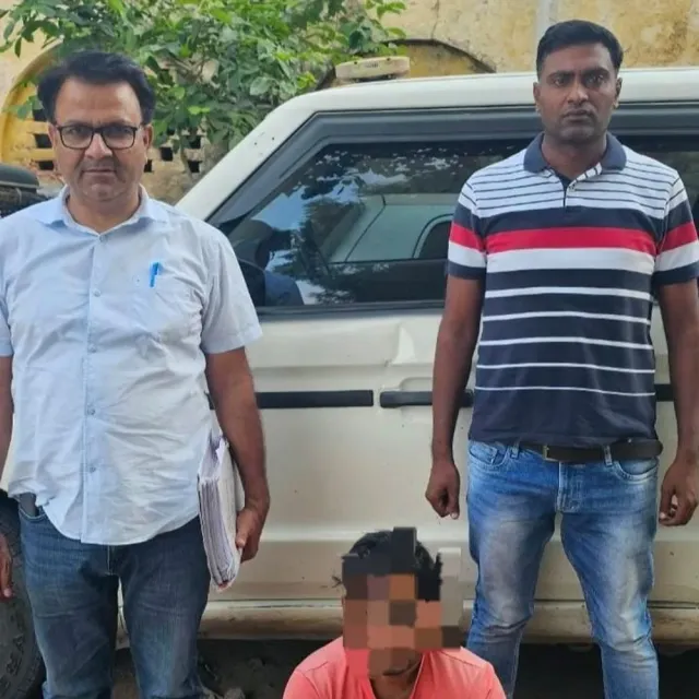 रेवाड़ी के व्यक्ति से ठगी करने वाला गिरफ्तार:इंश्योरेंस पॉलिसी का झांसा देकर हड़पे ₹45.79 लाख, 2 साथी पहले पकड़े जा चुके